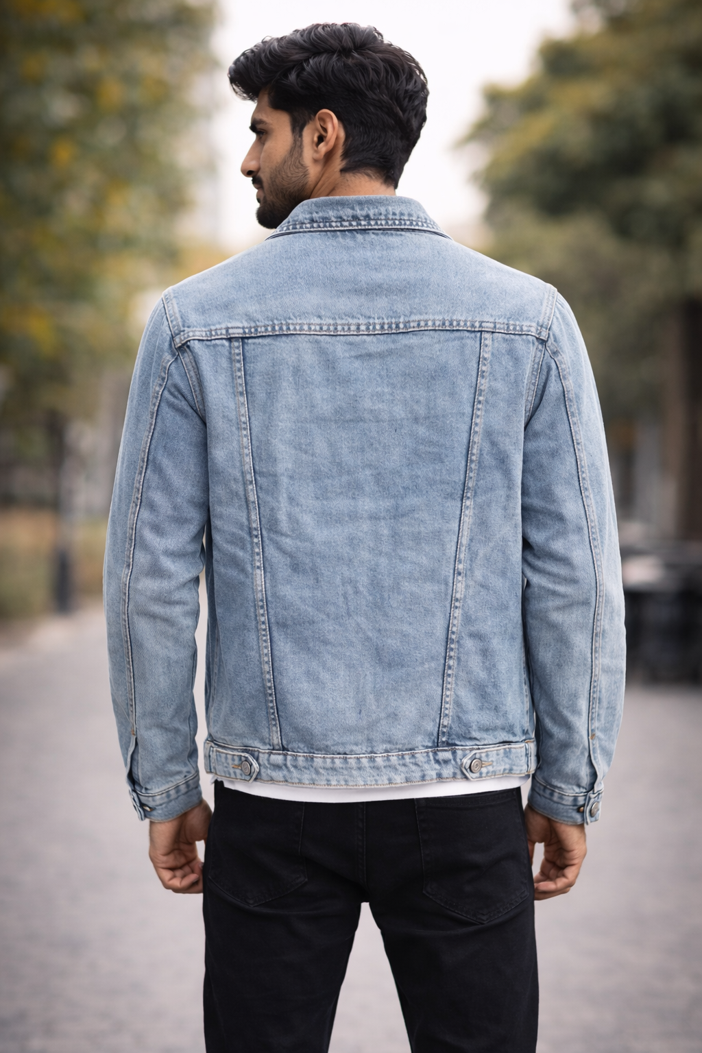 Men's Light Wash Classic Fit Denim Trucker Jacket