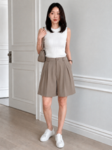 Relaxed Wide-Leg Pleated Shorts in Dark Mauve