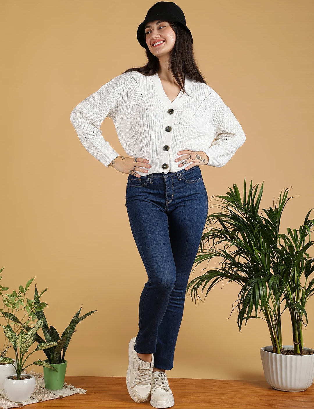 KOTTY Solid V Neck Casual Women White Sweater 