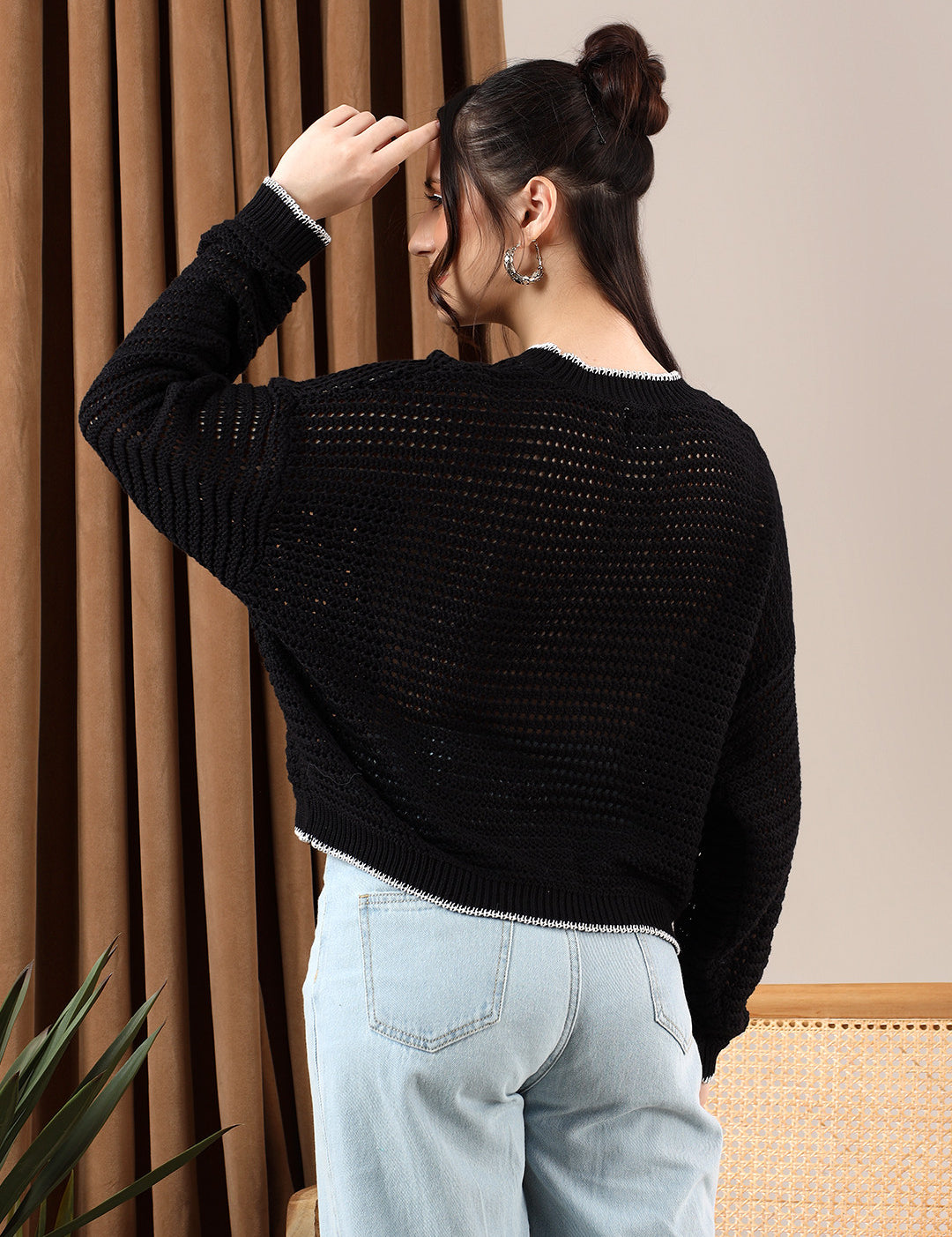 KOTTY Solid Round Neck Casual Women Black Sweater 