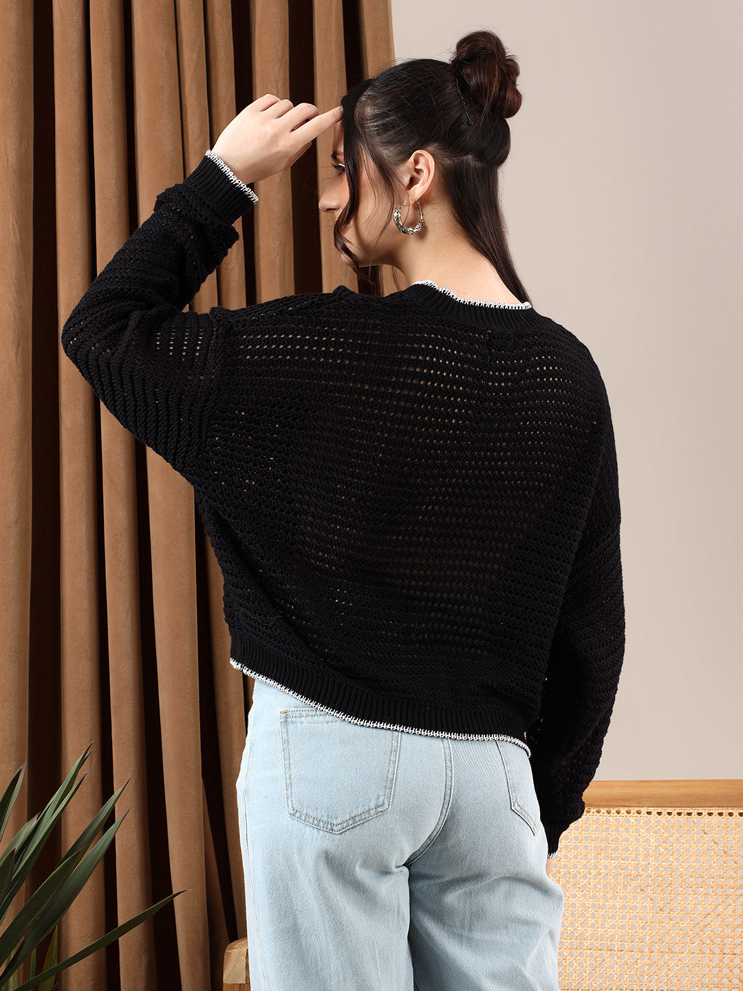 KOTTY Solid Round Neck Casual Women Black Sweater 
