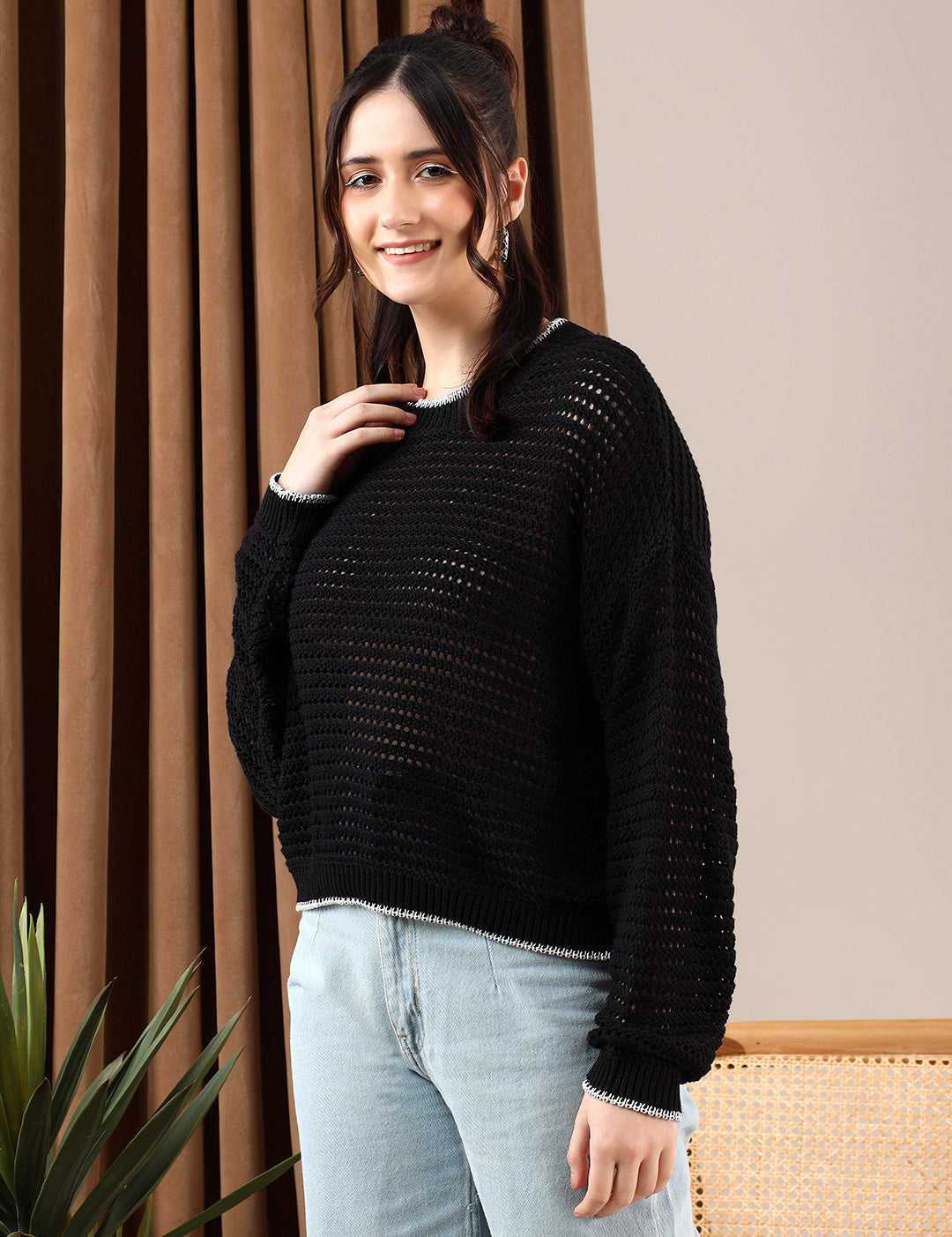 KOTTY Solid Round Neck Casual Women Black Sweater 