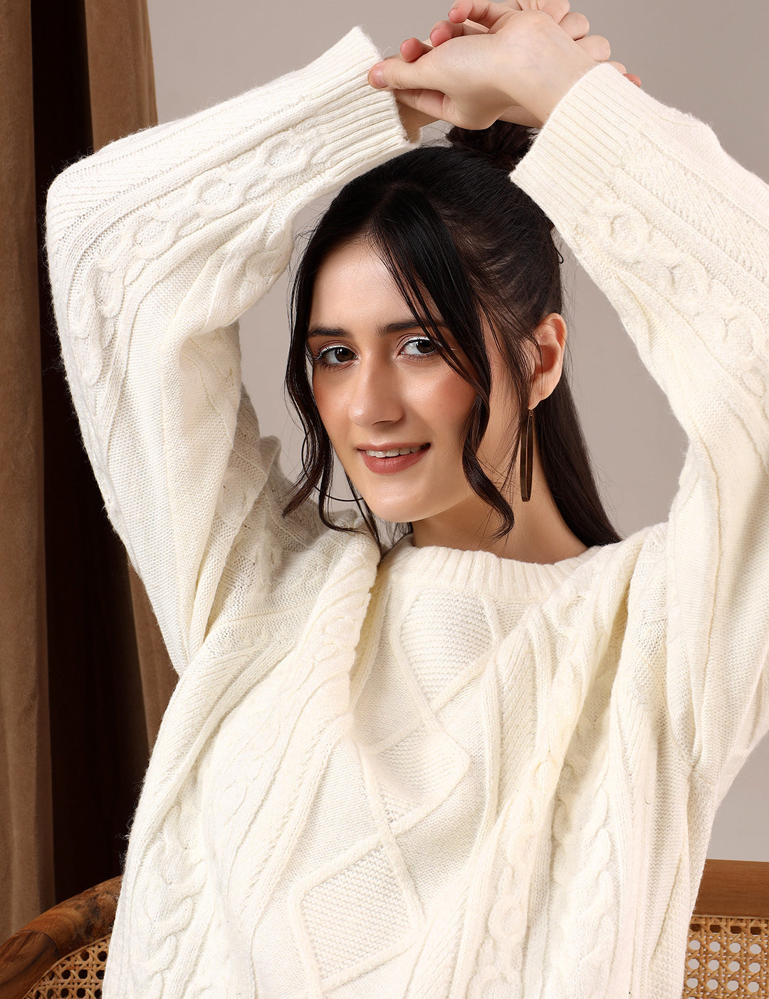 KOTTY Solid Round Neck Casual Women White Sweater 