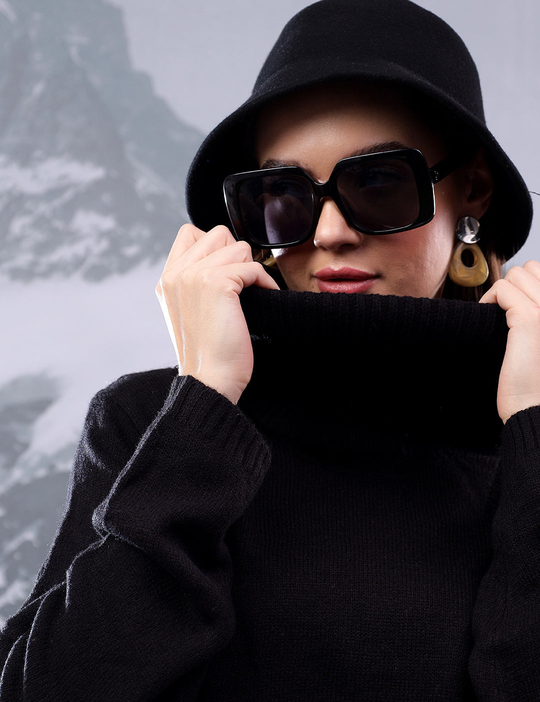 KOTTY Solid High Neck Casual Women Black Sweater 