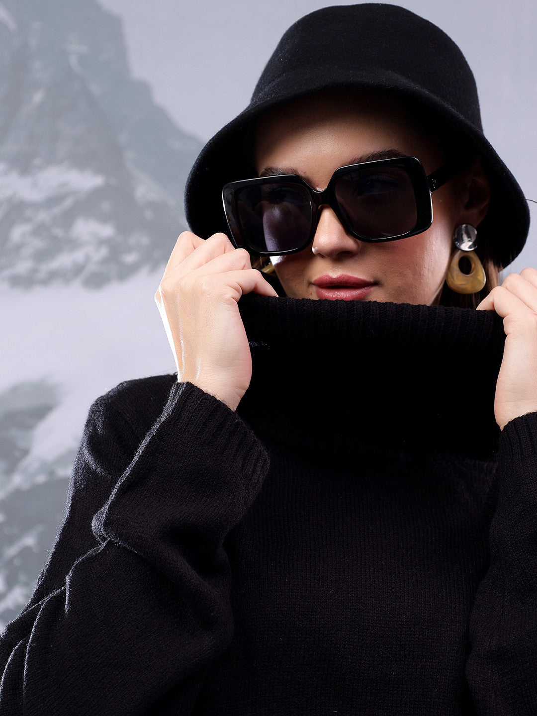 KOTTY Solid High Neck Casual Women Black Sweater 