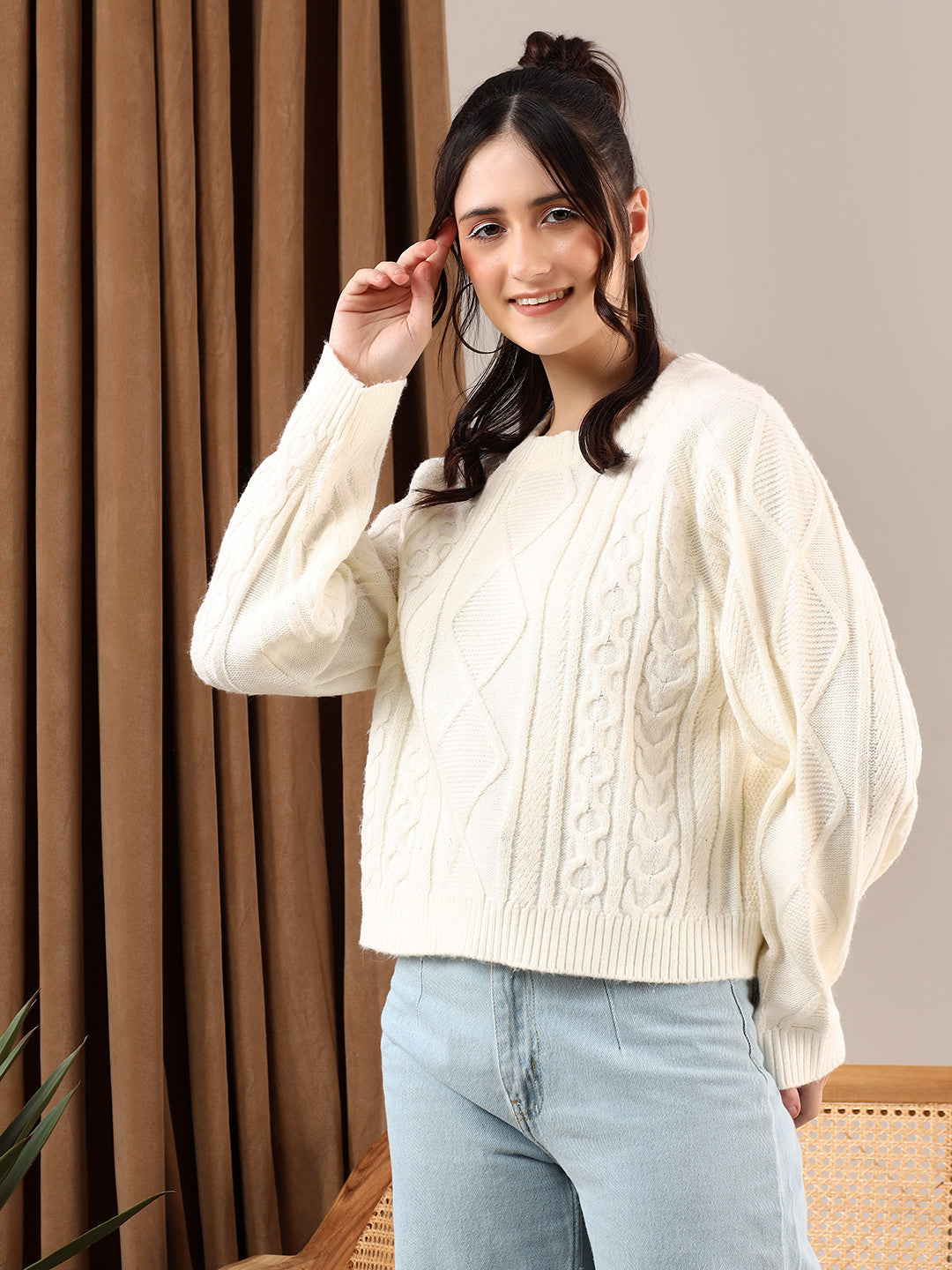 KOTTY Solid Round Neck Casual Women White Sweater 