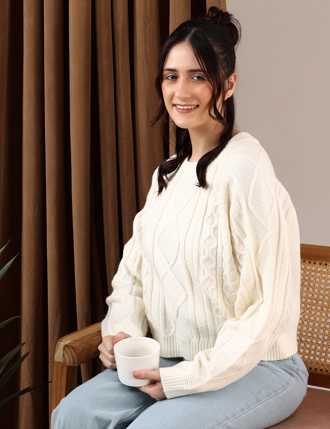 KOTTY Solid Round Neck Casual Women White Sweater 