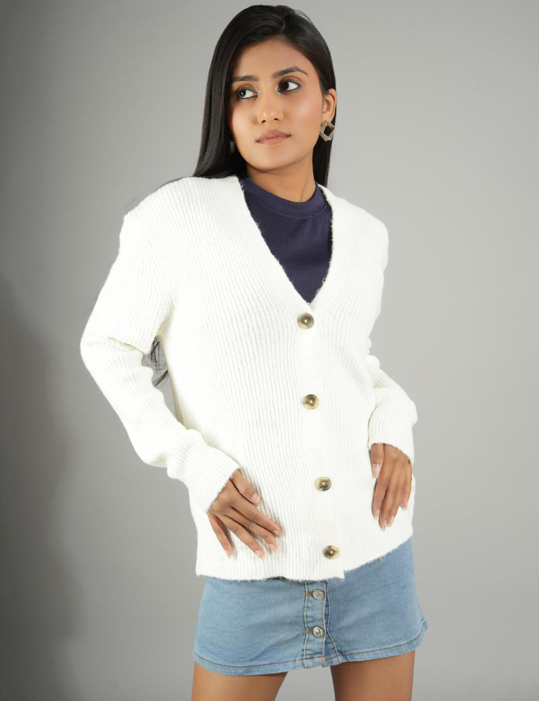 KOTTY Solid V Neck Casual Women White Sweater 