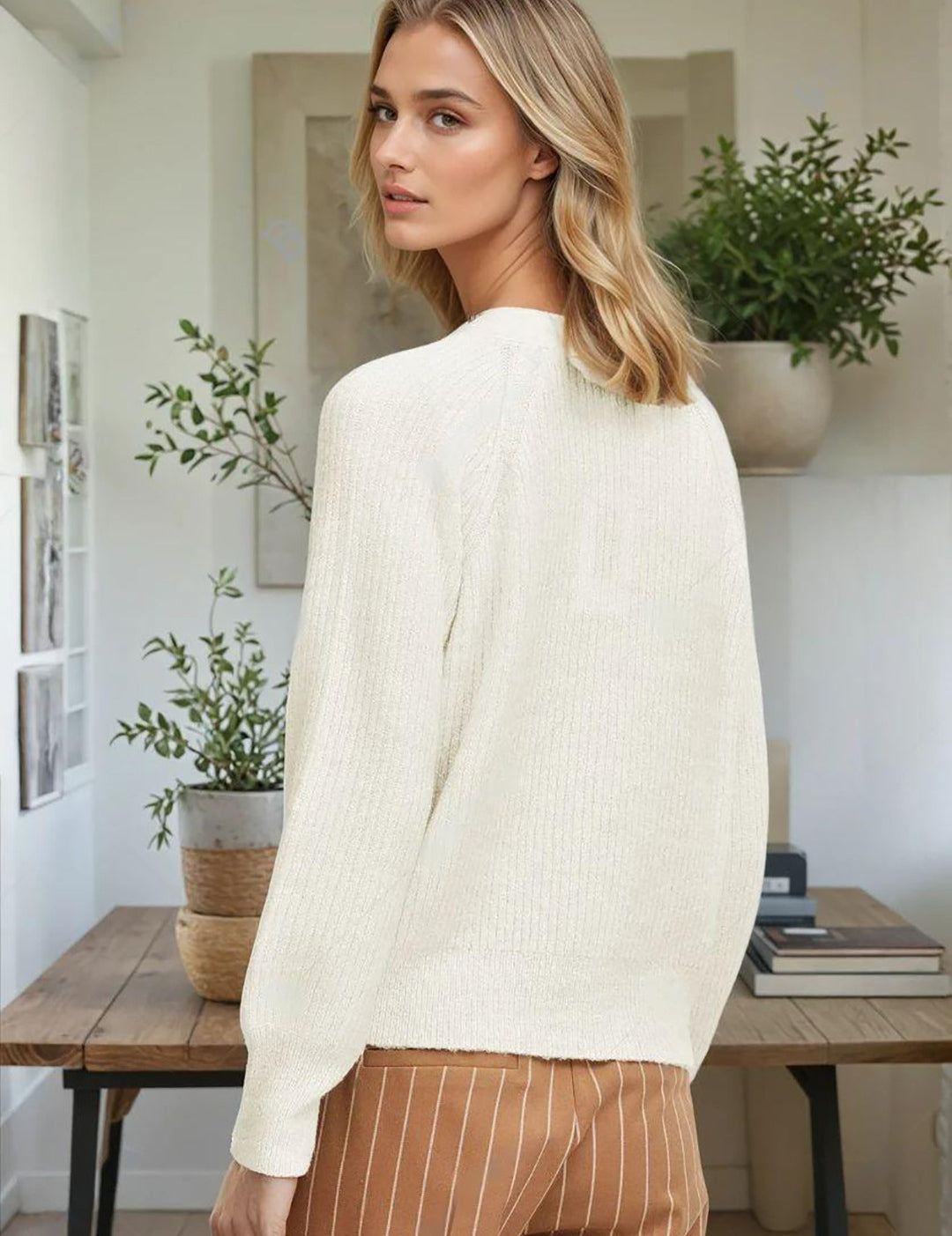 KOTTY Solid V Neck Casual Women White Sweater 