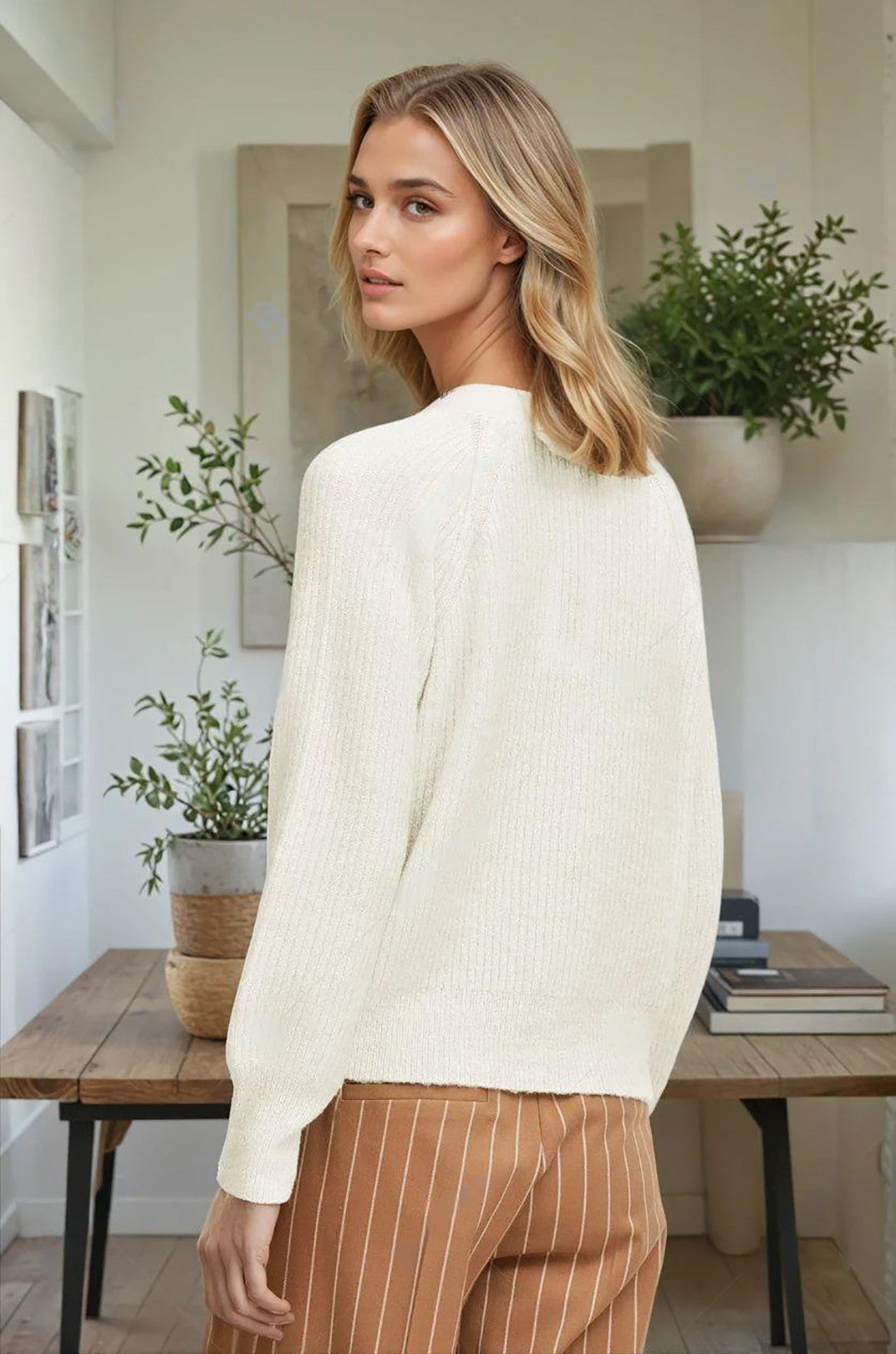 KOTTY Solid V Neck Casual Women White Sweater 