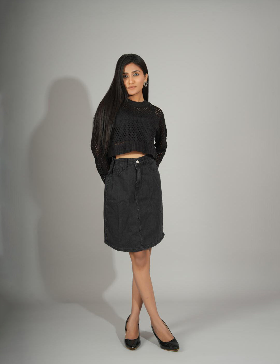 KOTTY Solid Round Neck Casual Women Black Sweater 