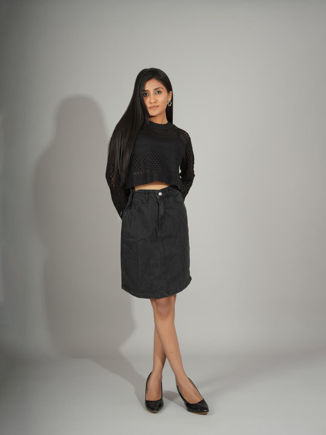 KOTTY Solid Round Neck Casual Women Black Sweater 