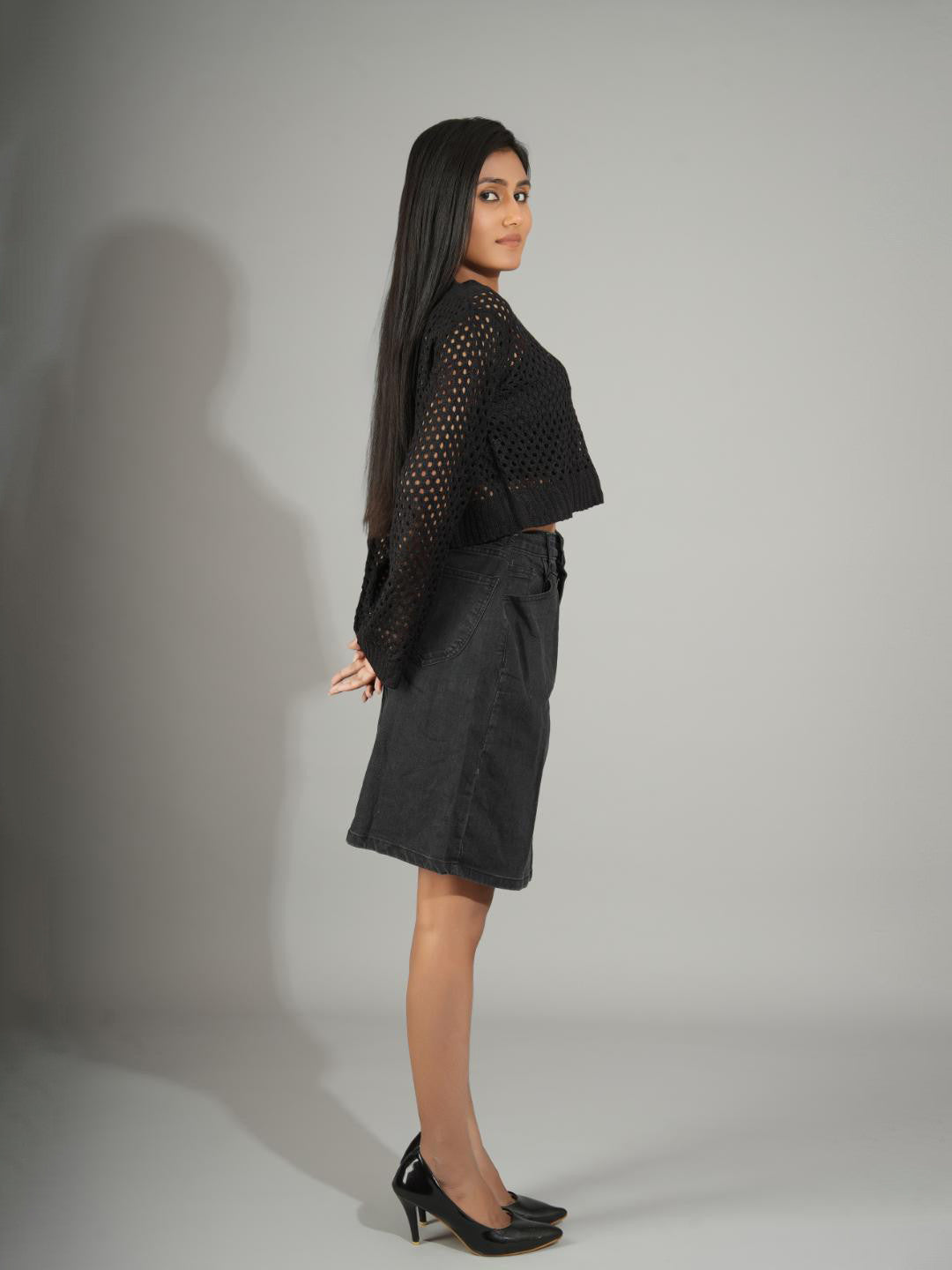 KOTTY Solid Round Neck Casual Women Black Sweater 