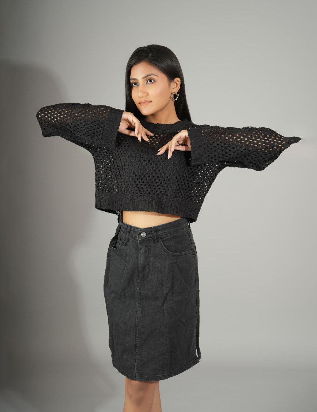 KOTTY Solid Round Neck Casual Women Black Sweater 