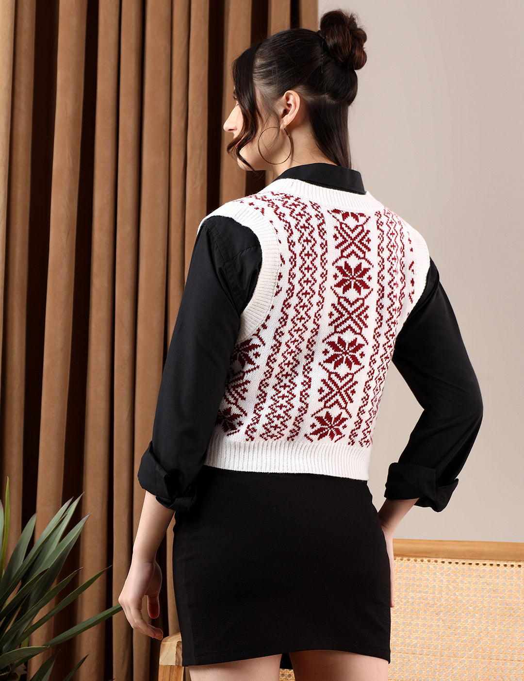 KOTTY Printed V Neck Casual Women Multicolor Sweater 