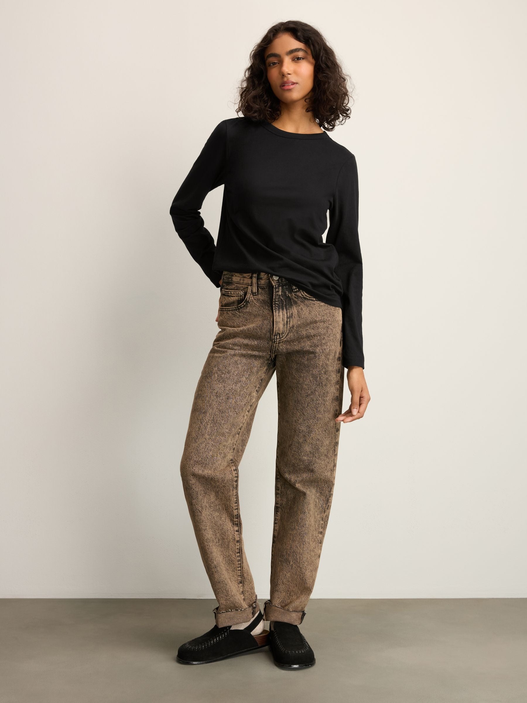 Women's Essential Long-Sleeve Crewneck T-Shirt Classic Black