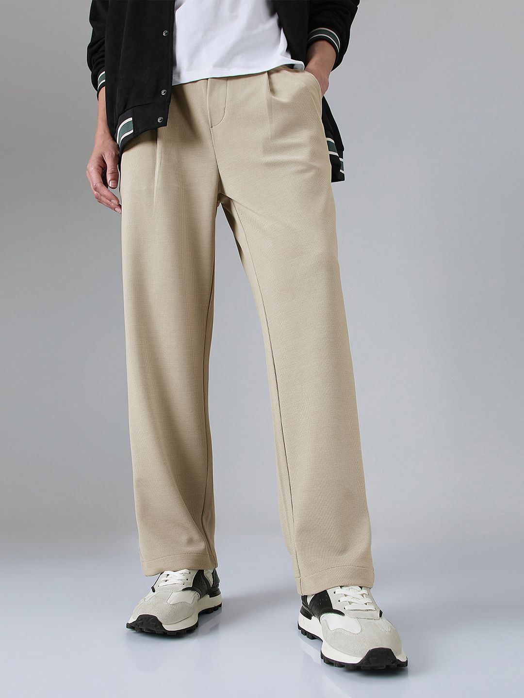 Kotty Men Relaxed Straight Leg Easy Wash Mid-Rise Trousers