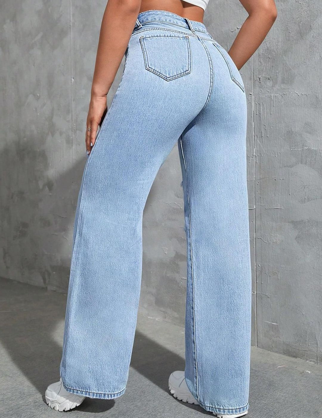 Kotty Women Straight Fit High-Rise Slash Knee Jeans