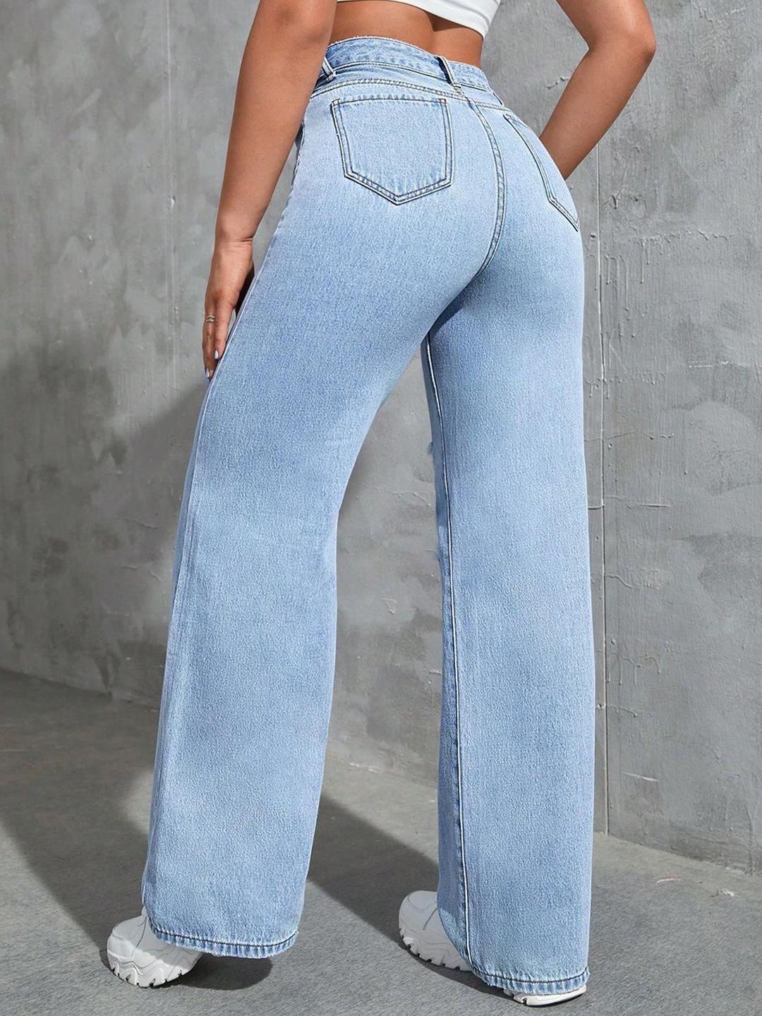 Kotty Women Straight Fit High-Rise Slash Knee Jeans