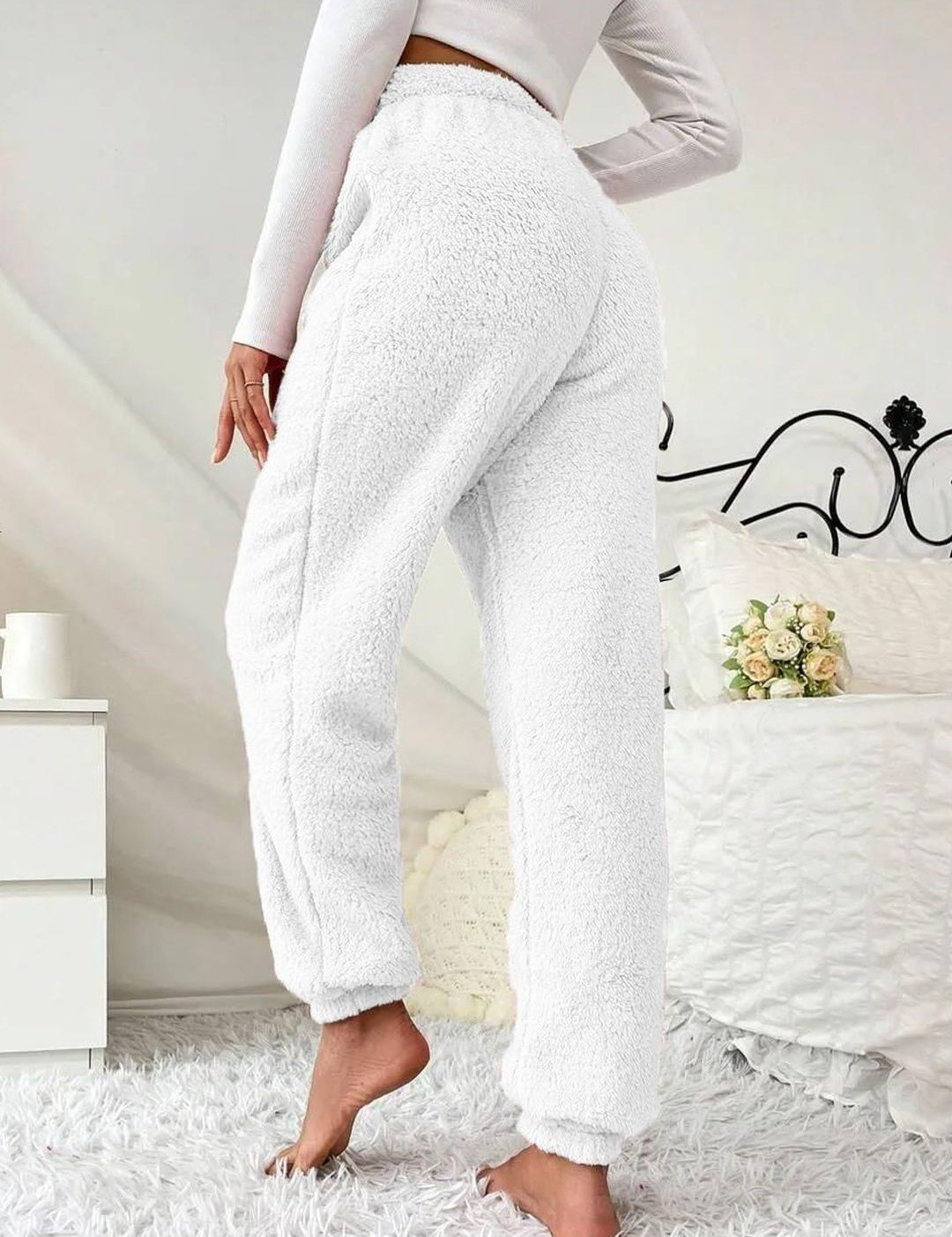 Kotty Women High-Rise Faux Fur Joggers Regular Trousers