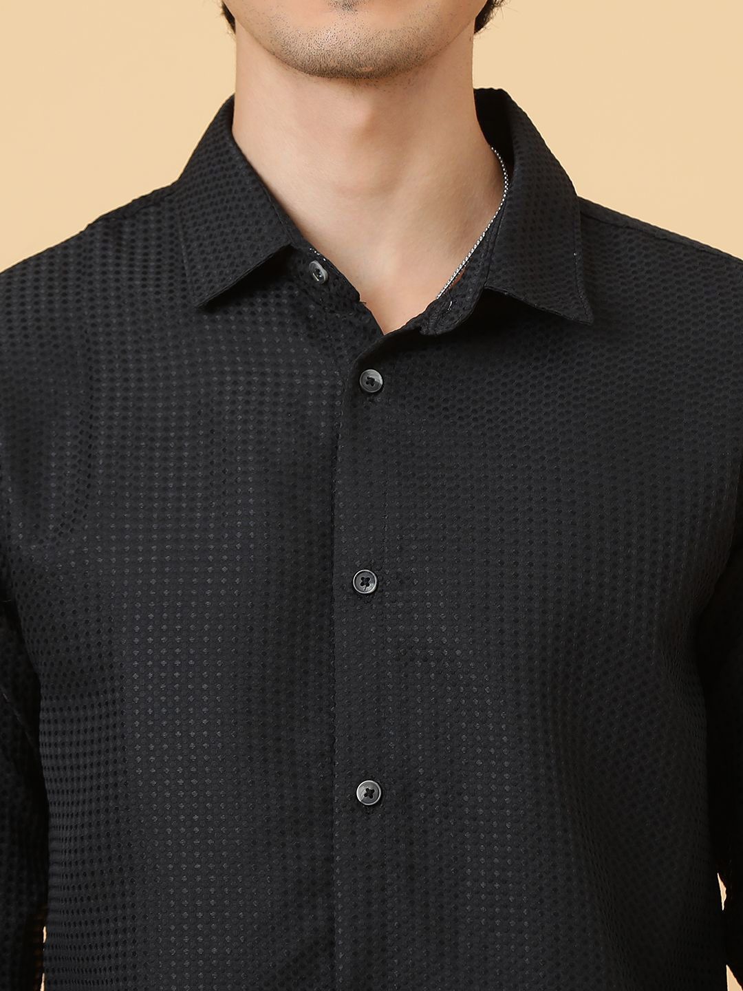 Kotty Men Relaxed Spread Collar Solid Casual Shirt