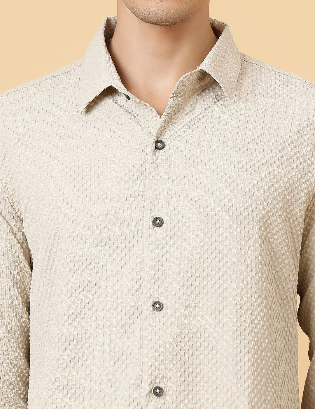 Kotty Men Relaxed Spread Collar Solid Casual Shirt