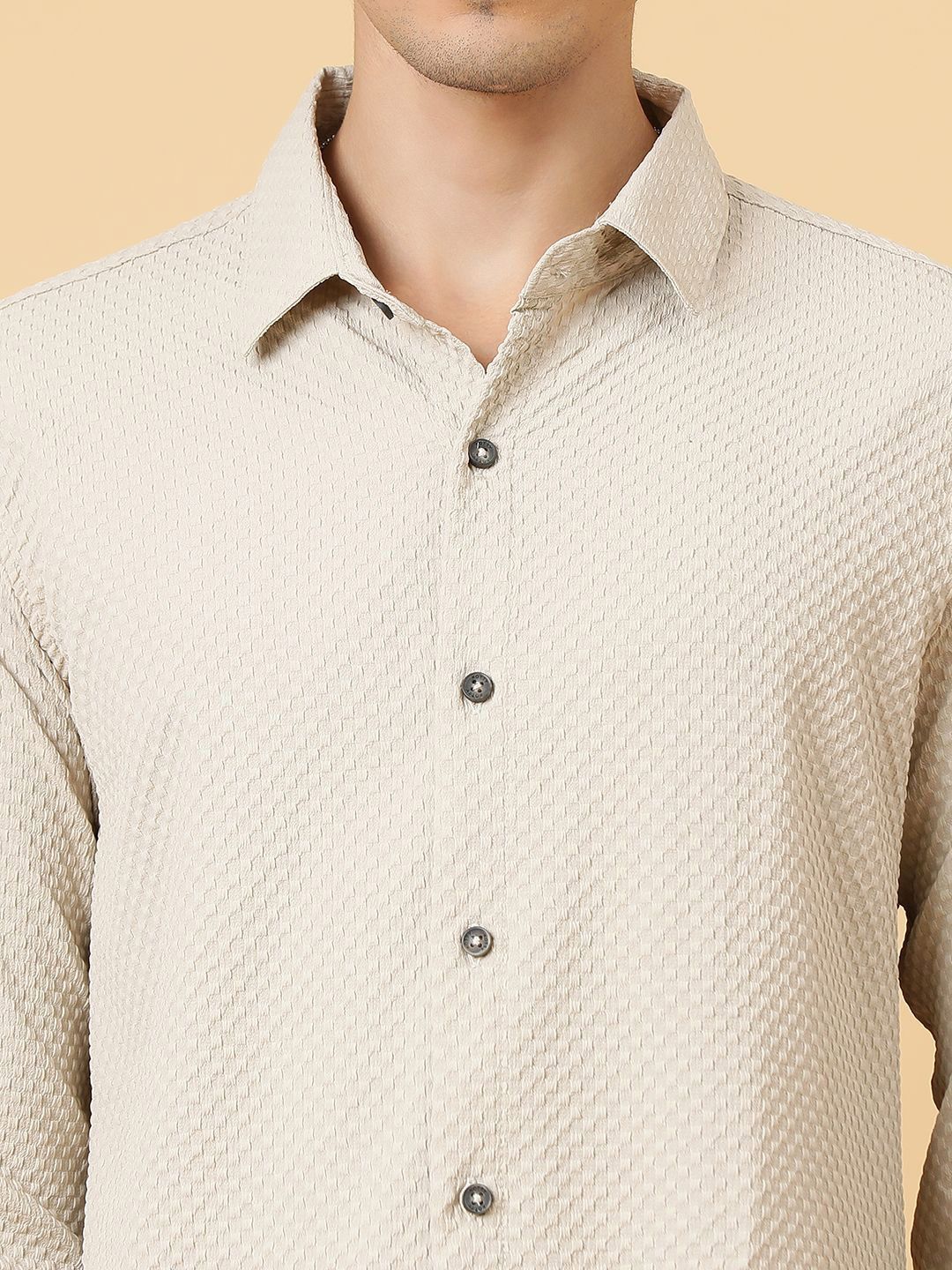 Kotty Men Relaxed Spread Collar Solid Casual Shirt