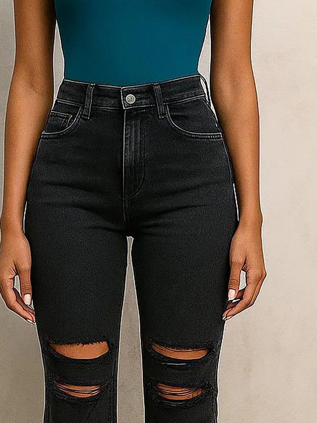 Kotty Women Relaxed Fit High-Rise Mildly Distressed Stretchable Jeans