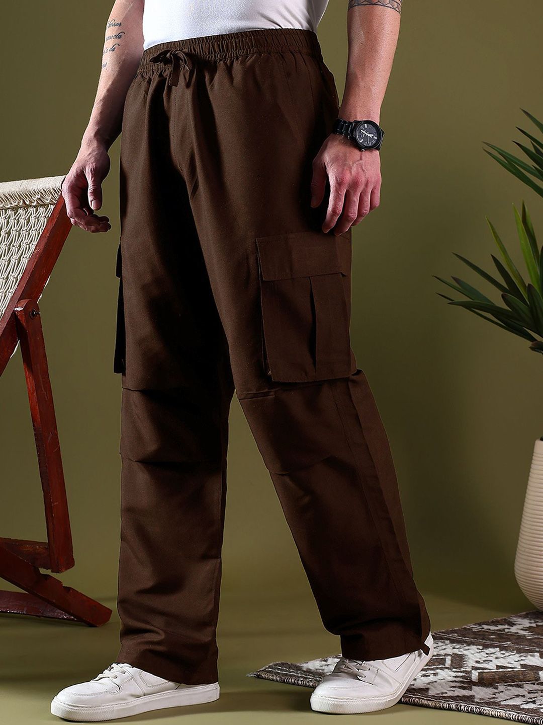 Kotty Men Relaxed Low-Rise Easy Wash Pleated Cargos Trousers