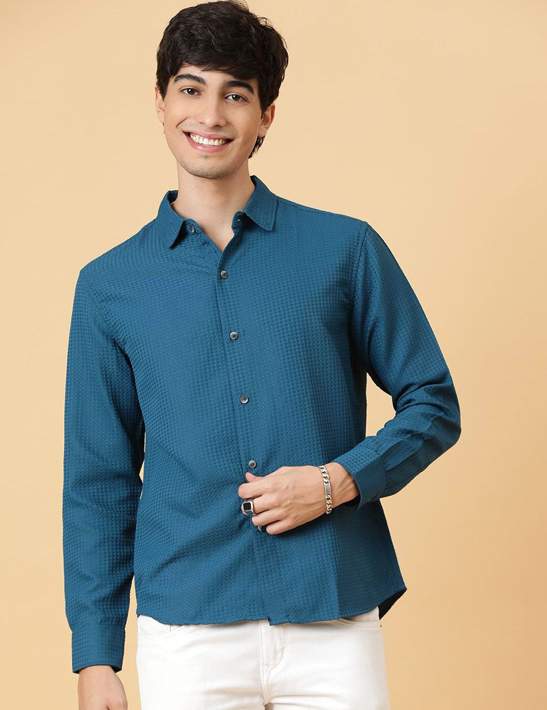 Kotty Men Relaxed Spread Collar Solid Casual Shirt