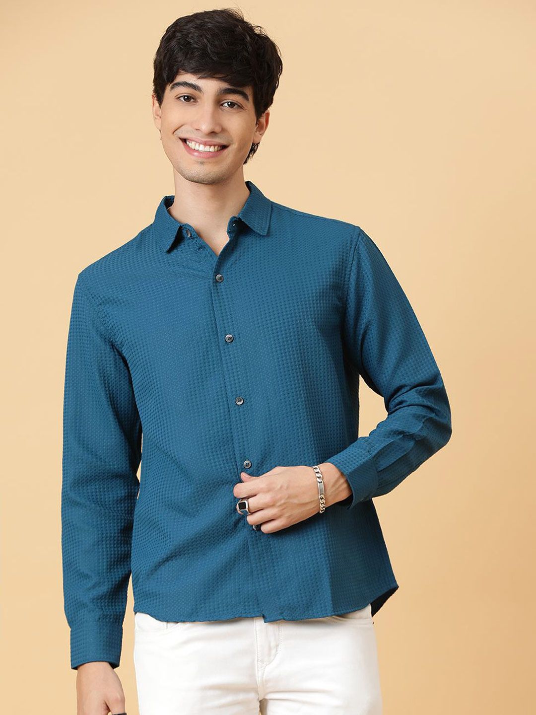 Kotty Men Relaxed Spread Collar Solid Casual Shirt