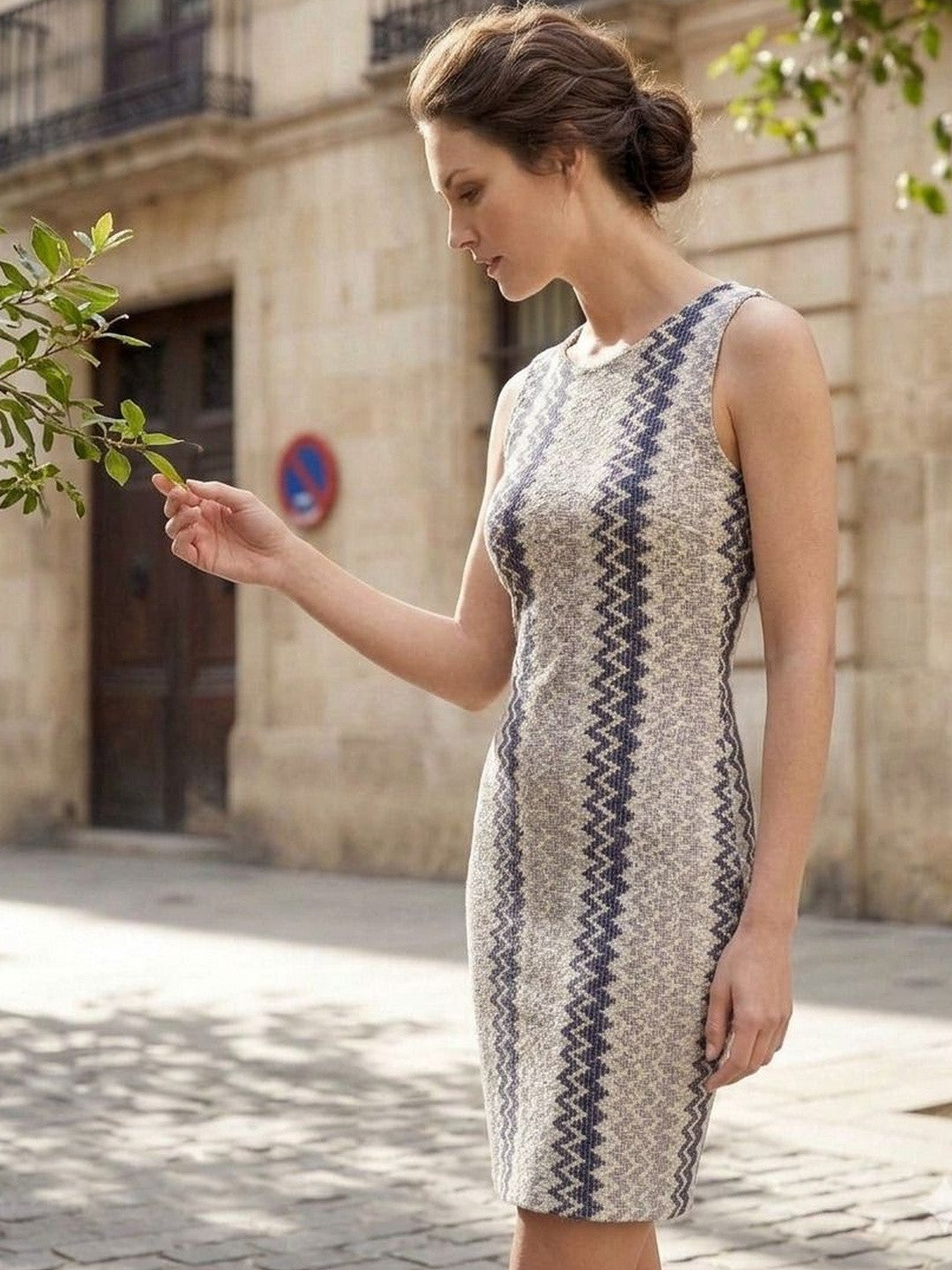 Kotty women sleeveless geometric printed sheath dress