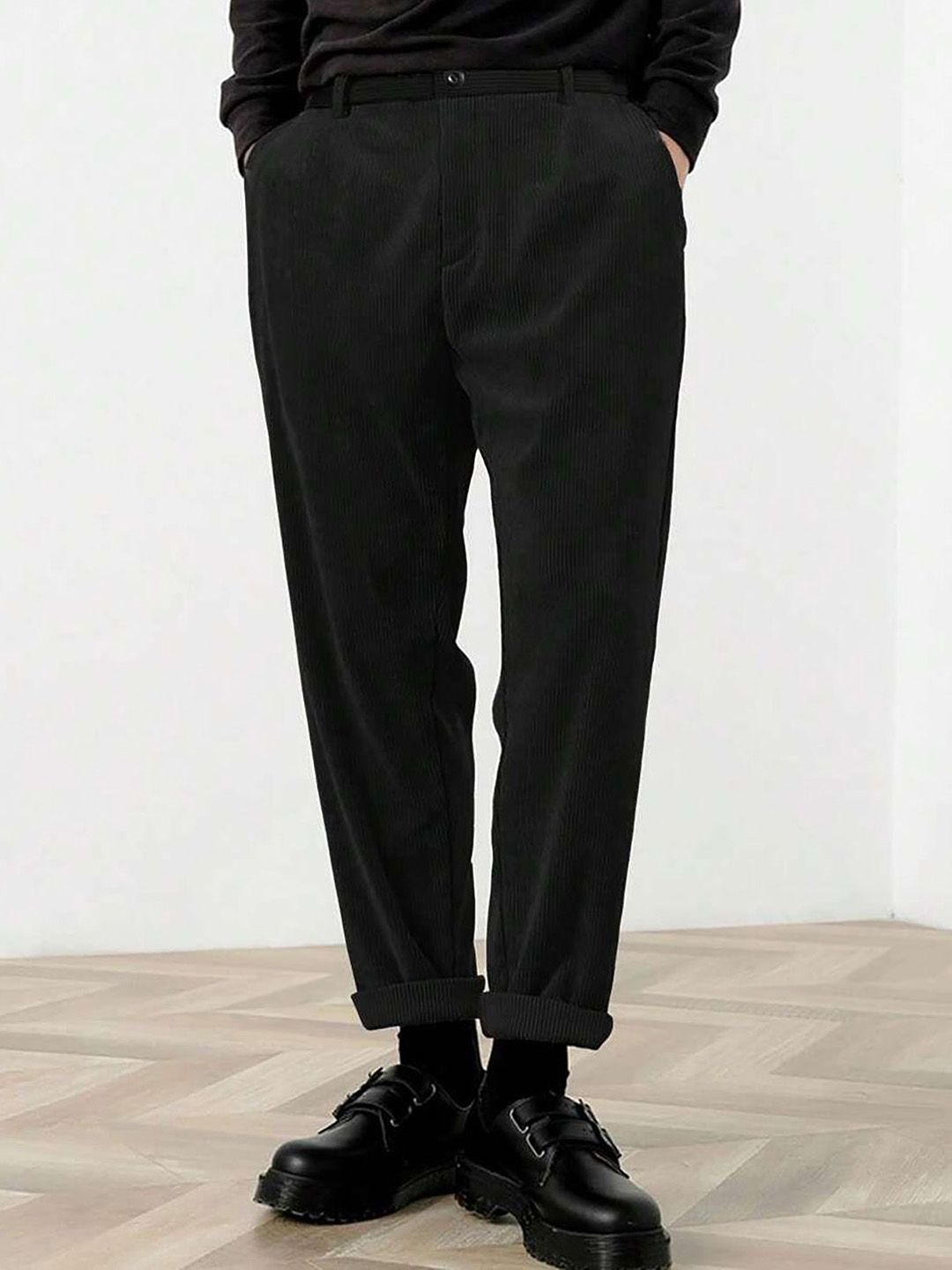 Kotty Men Solid Relaxed Straight Fit High-Rise Flat-Front Regular Trousers