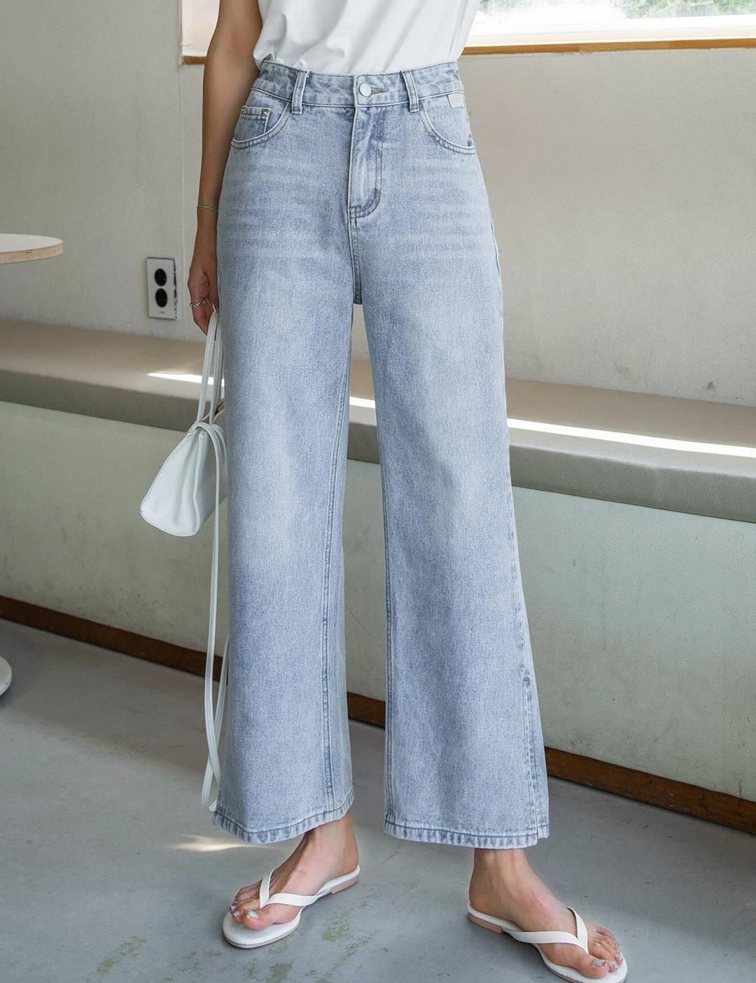 Kotty Women Clean Look Bootcut Light Fade Whiskers and Chevrons Cotton Stretchable Jeans