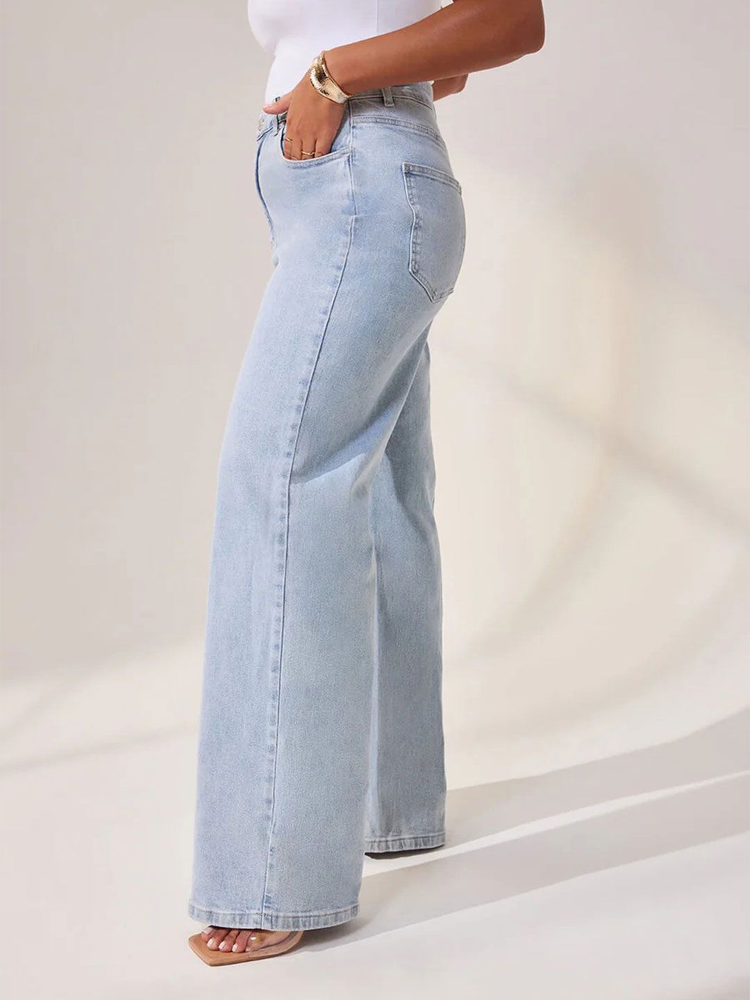 Kotty Women Wide Leg High-Rise Light Fade Stretchable Jeans