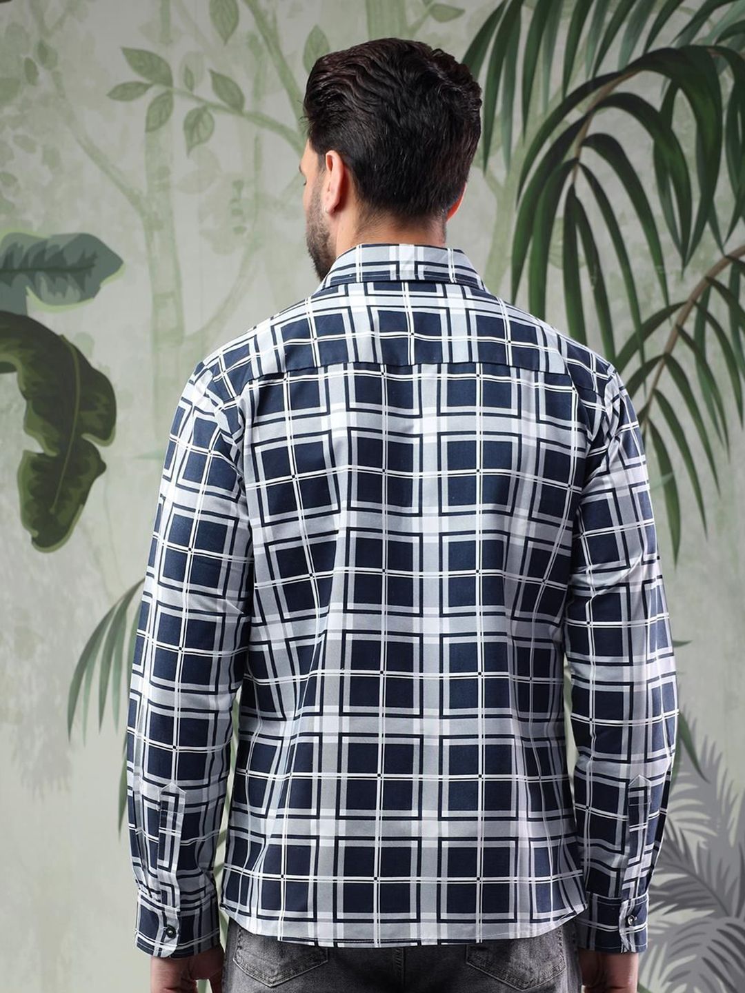 Kotty Men Spread Collar Checked Casual Shirt