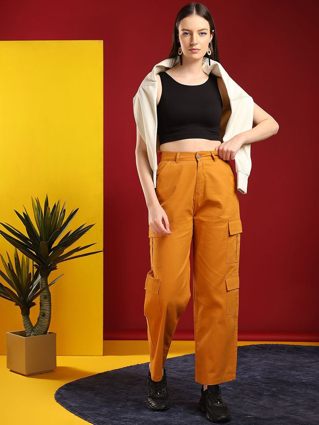 Kotty Women Regular Fit Mid-Rise Cargo Trouser