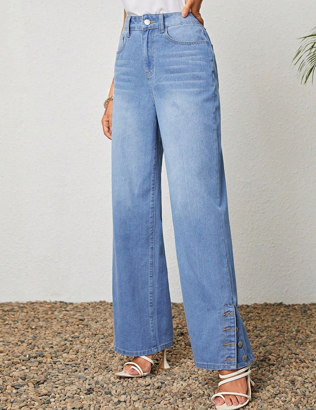 Kotty Women Straight Fit High-Rise Stretchable Jeans