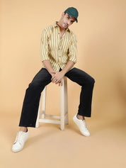 Kotty Men Relaxed Spread Collar Graphic Printed Casual Shirt