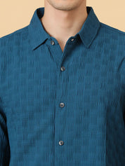 Kotty Men Relaxed Spread Collar Solid Casual Shirt