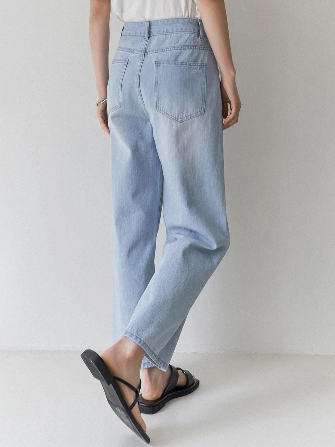 Kotty Women Straight Fit High-Rise Stretchable Jeans