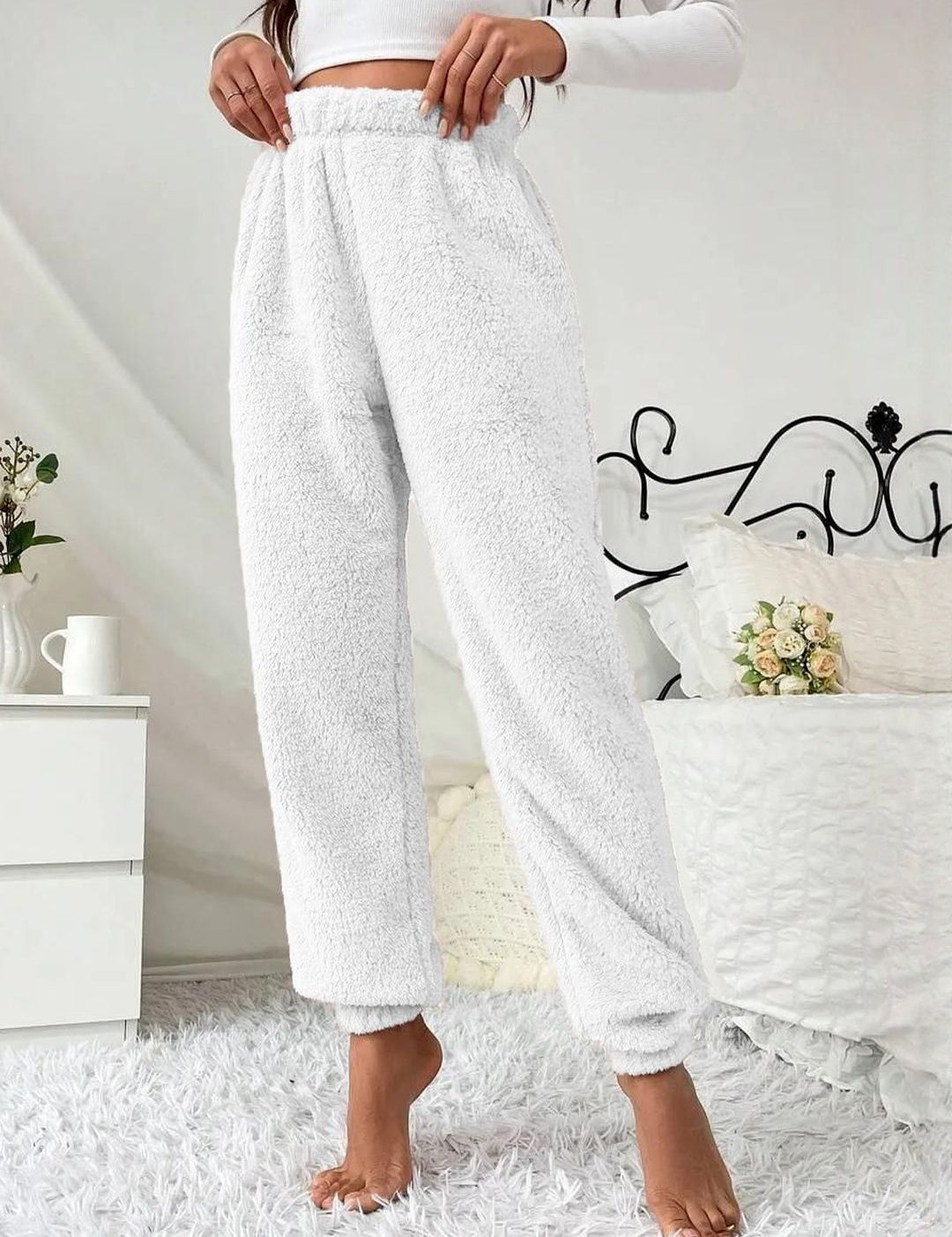 Kotty Women High-Rise Faux Fur Joggers Regular Trousers