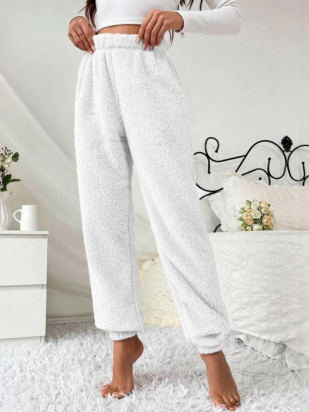 Kotty Women High-Rise Faux Fur Joggers Regular Trousers