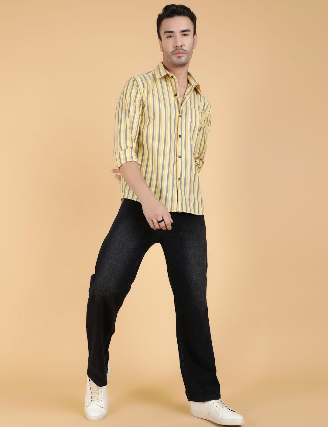 Kotty Men Relaxed Spread Collar Graphic Printed Casual Shirt