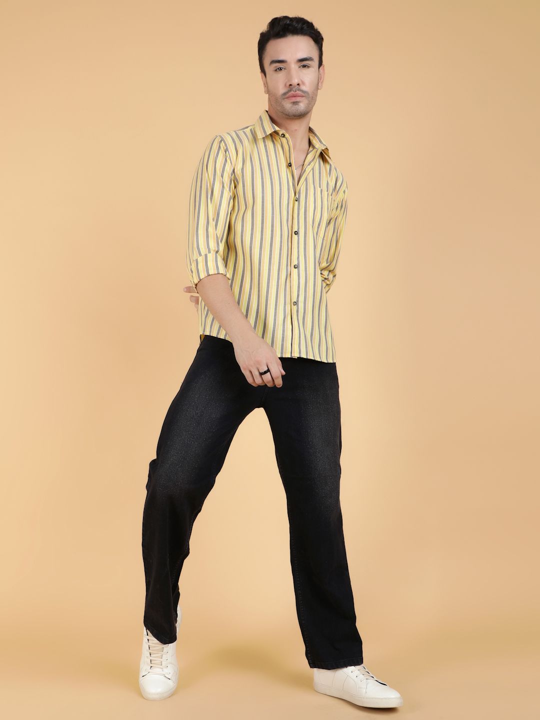 Kotty Men Relaxed Spread Collar Graphic Printed Casual Shirt