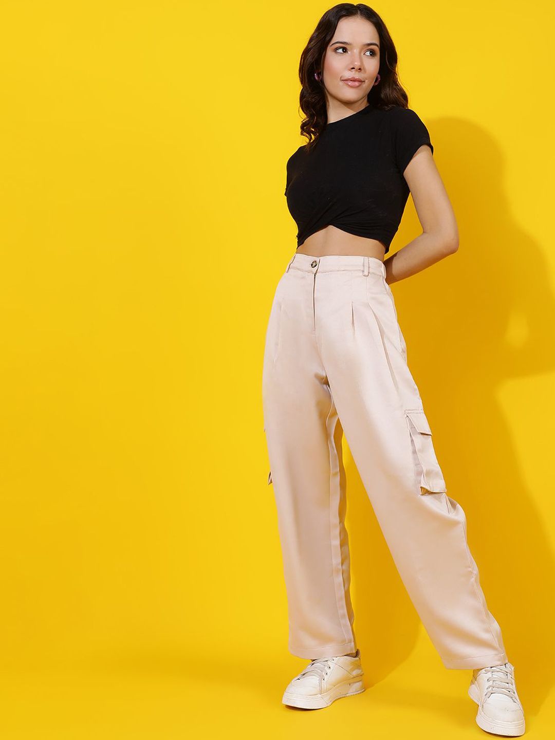 Kotty Women Relaxed Straight Leg Straight Fit High-Rise Easy Wash Pleated Cargos Trousers