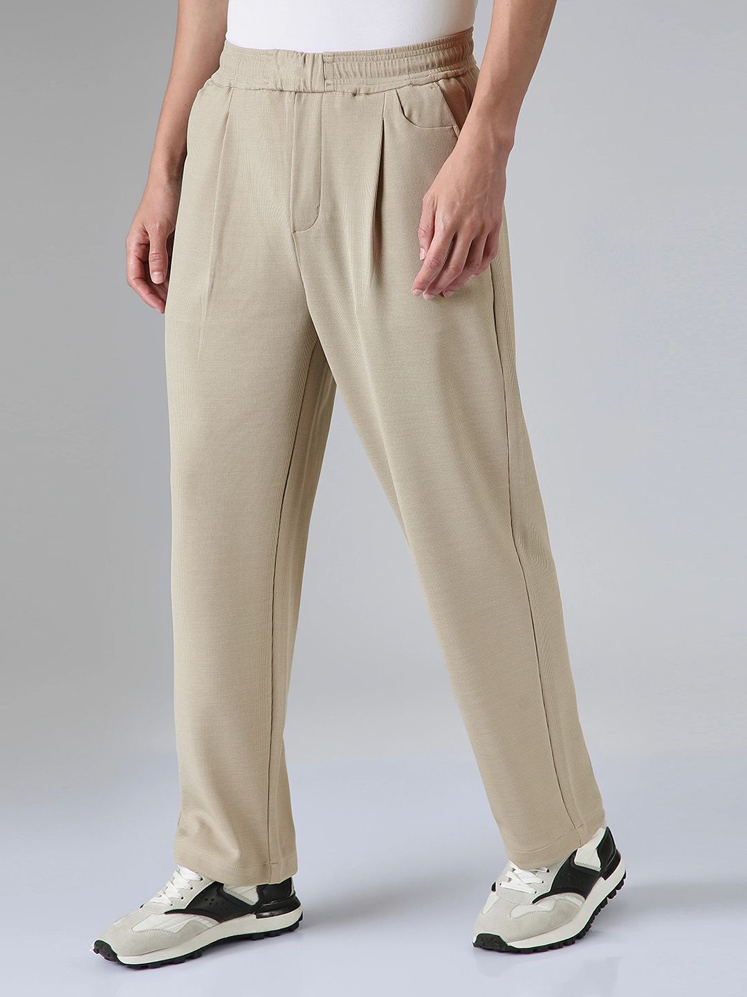 Kotty Men Relaxed Straight Leg Easy Wash Mid-Rise Trousers