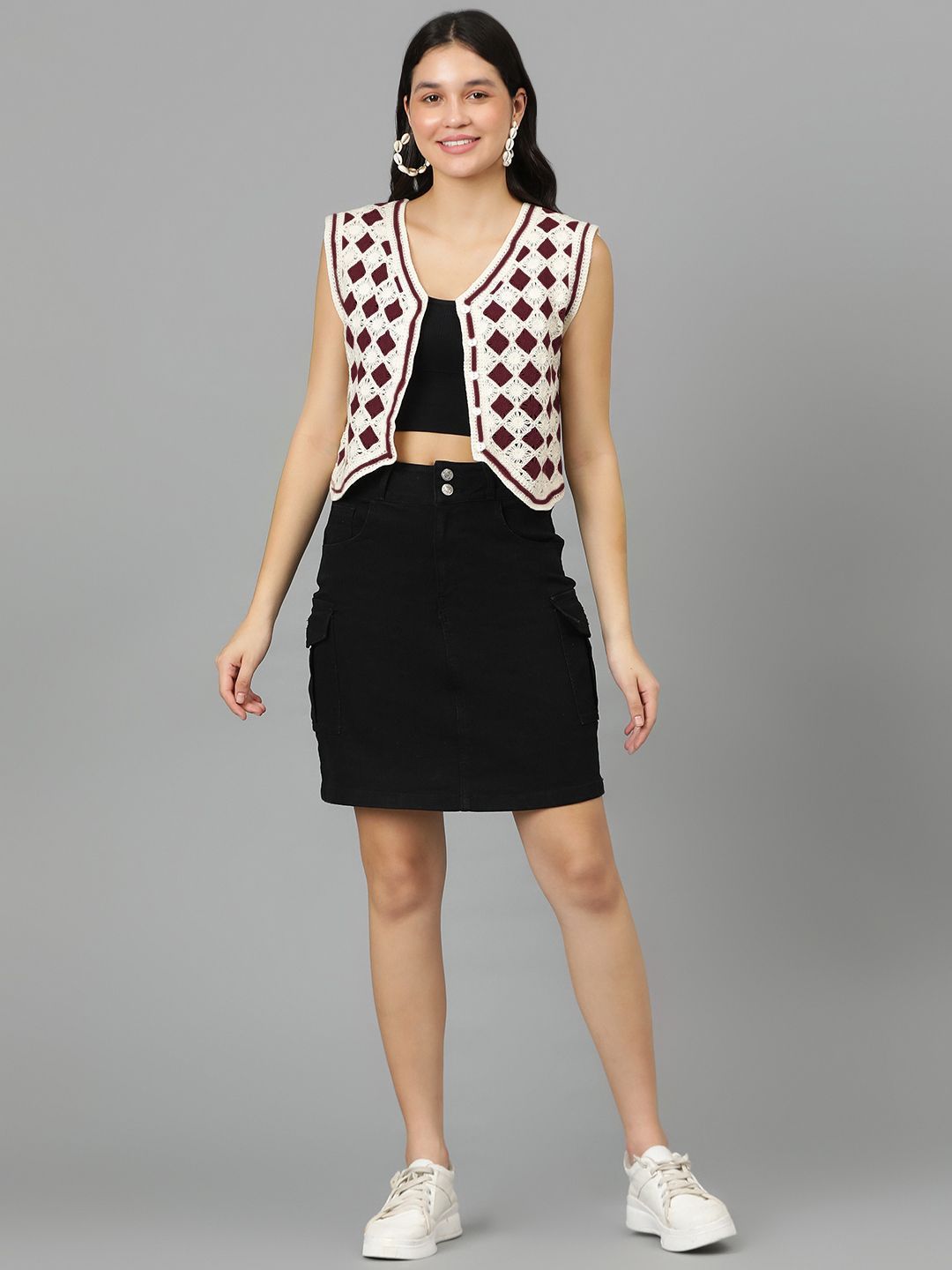 Kotty Women Geometric V-Neck Crop Top