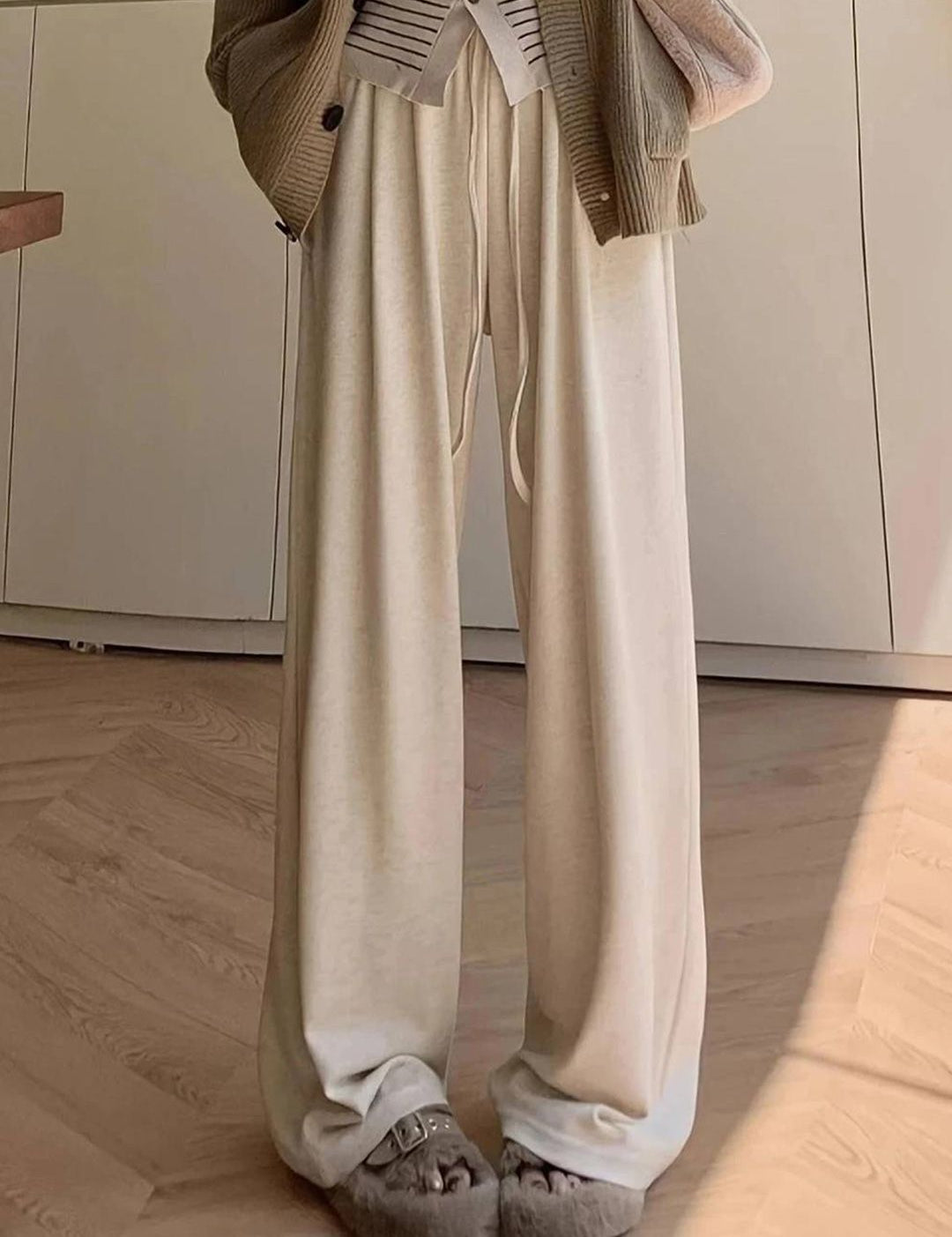 Kotty Women Relaxed Straight Leg Loose Fit High-Rise Trousers