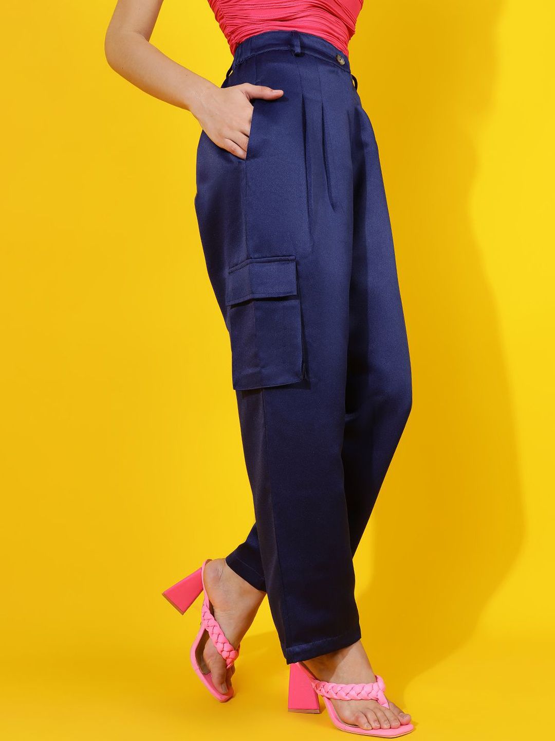 Kotty Women Relaxed Fit High-Rise Solid Cargos Trousers